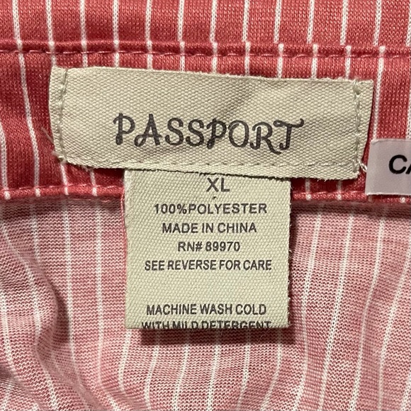 Cropped Button-up Tee - Picture 3 of 3